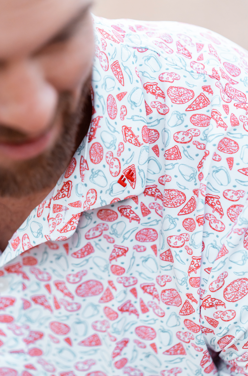 PIZZA NIGHT polo collar and pattern detail